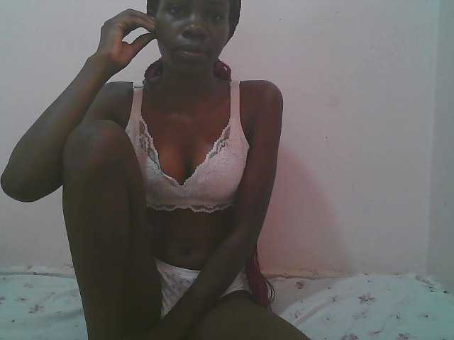 Queen-myrah live cam on BongaCams