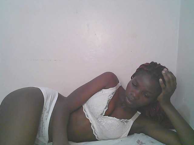 Queen-myrah live cam on BongaCams