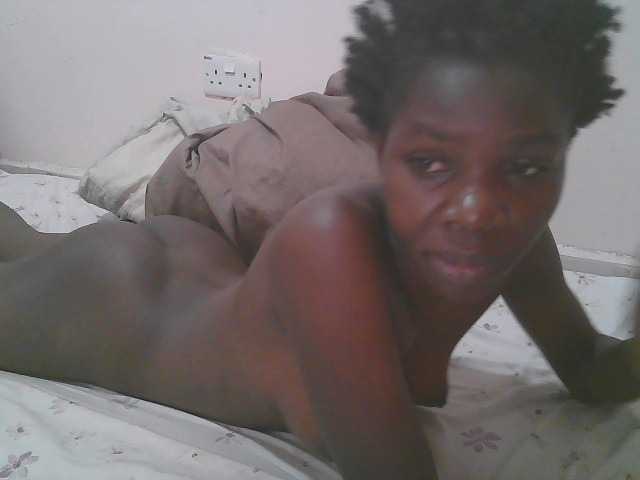 Queen-myrah live cam on BongaCams