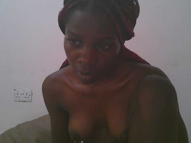 Queen-myrah live cam on BongaCams
