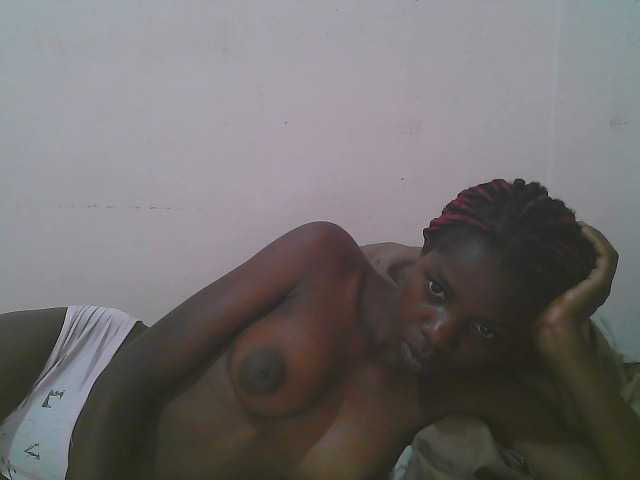 Queen-myrah live cam on BongaCams