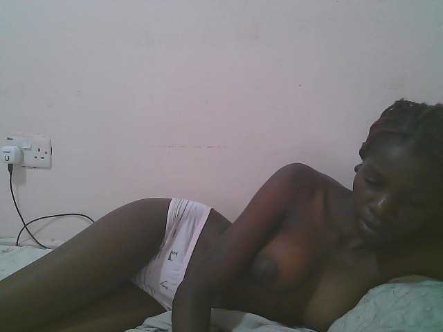 Queen-myrah live cam on BongaCams