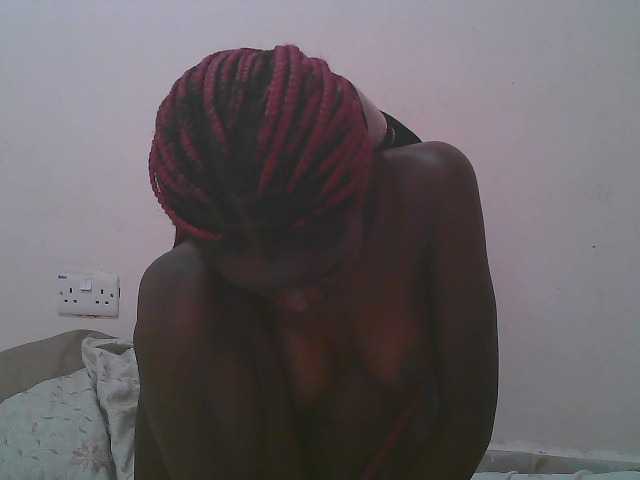 Queen-myrah live cam on BongaCams