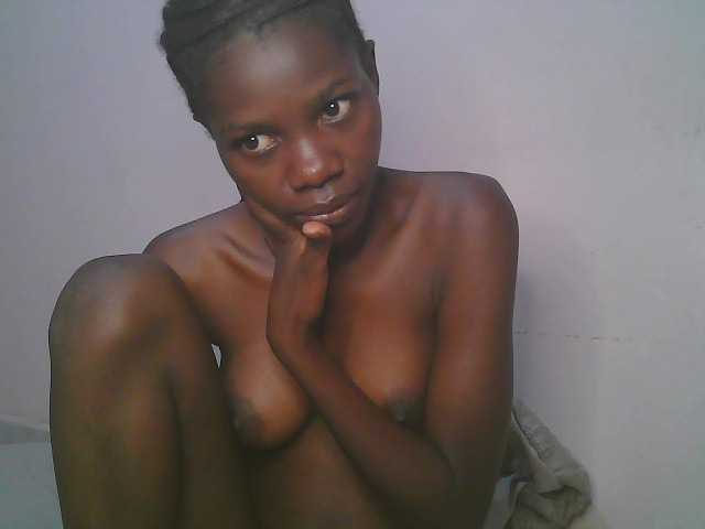 Queen-myrah live cam on BongaCams