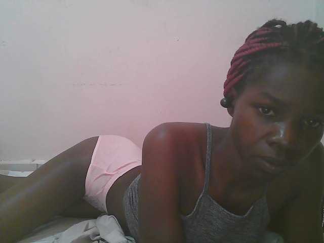 Queen-myrah live cam on BongaCams