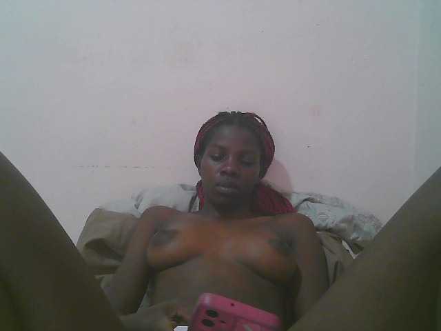 Queen-myrah live cam on BongaCams