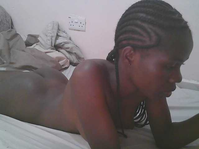 Queen-myrah live cam on BongaCams