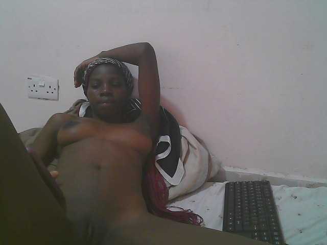Queen-myrah live cam on BongaCams