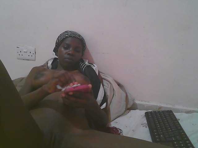 Queen-myrah live cam on BongaCams