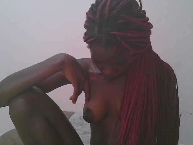 Queen-myrah live cam on BongaCams