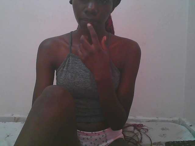 Queen-myrah live cam on BongaCams