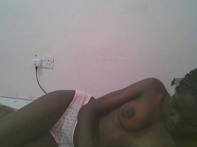 Queen-myrah live cam on BongaCams