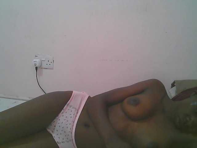 Queen-myrah live cam on BongaCams