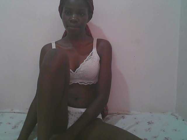 Queen-myrah live cam on BongaCams