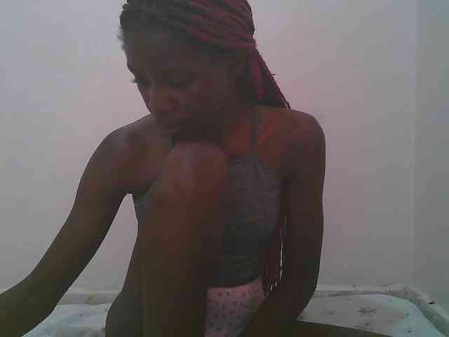 Queen-myrah webcam