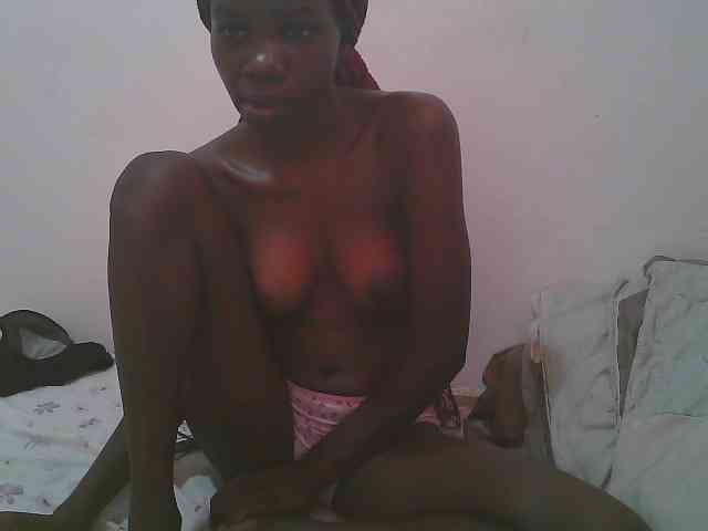 Queen-myrah webcam