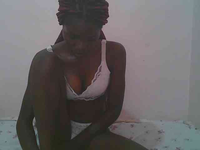 Queen-myrah webcam