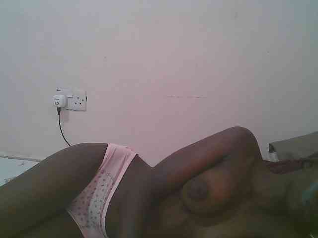 Queen-myrah webcam