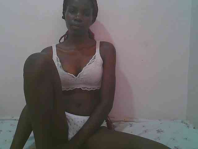 Queen-myrah webcam