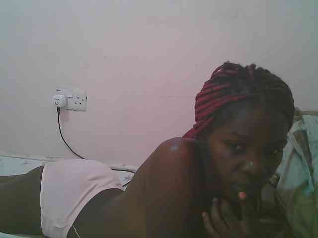 Queen-myrah webcam
