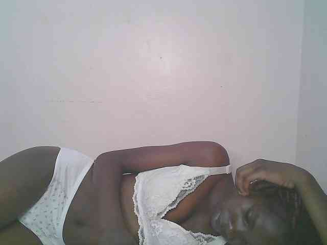 Queen-myrah webcam