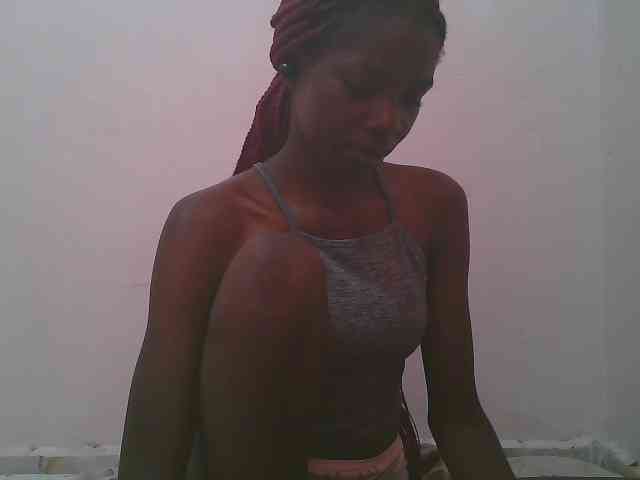 Queen-myrah webcam
