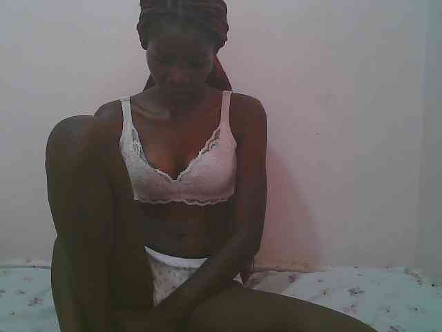 Queen-myrah webcam
