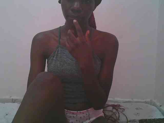 Queen-myrah webcam