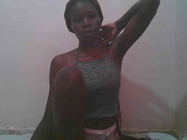 Queen-myrah webcam
