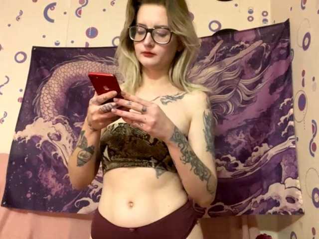 TaneshaDeglow live cam