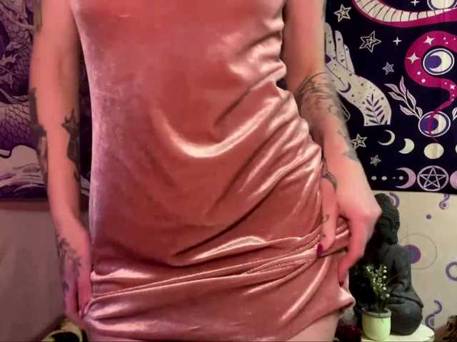 TaneshaDeglow live cam on BongaCams