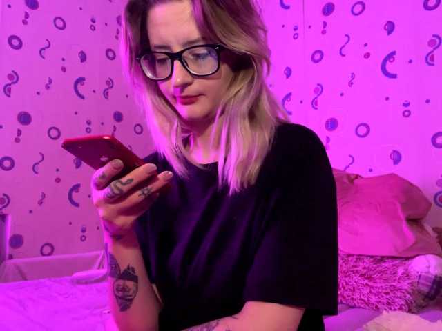 TaneshaDeglow live cam on BongaCams
