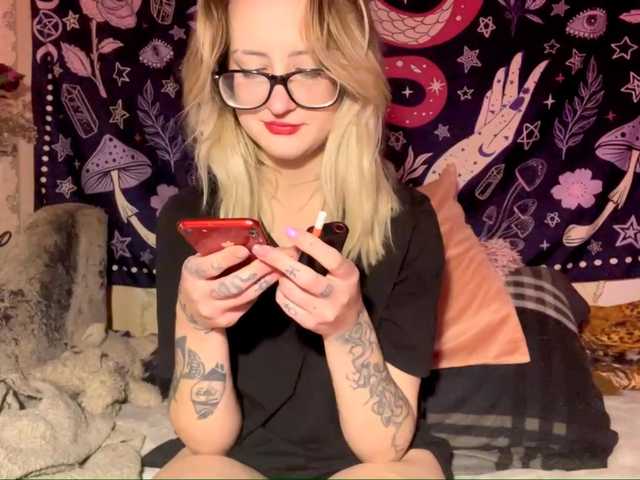 TaneshaDeglow live cam on BongaCams