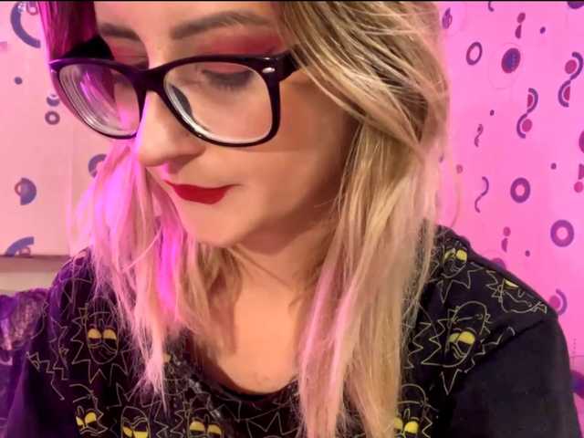 TaneshaDeglow live cam on BongaCams