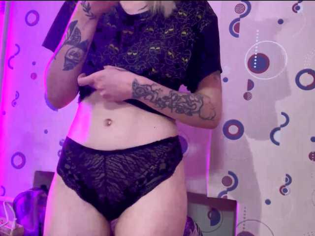 TaneshaDeglow live cam on BongaCams