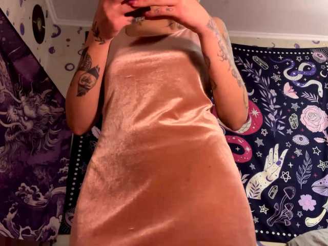 TaneshaDeglow live cam on BongaCams