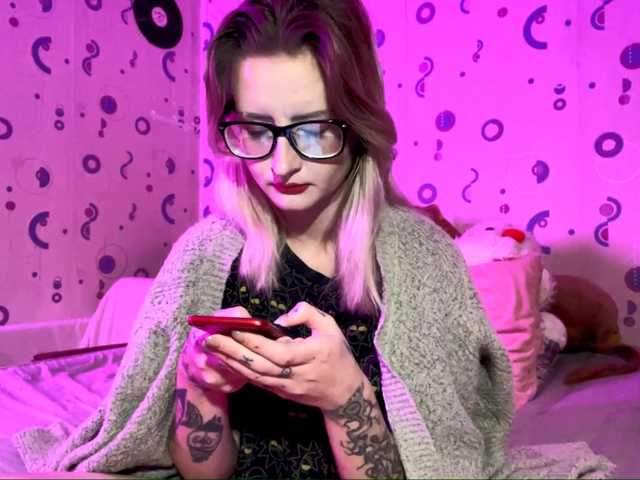 TaneshaDeglow live cam on BongaCams