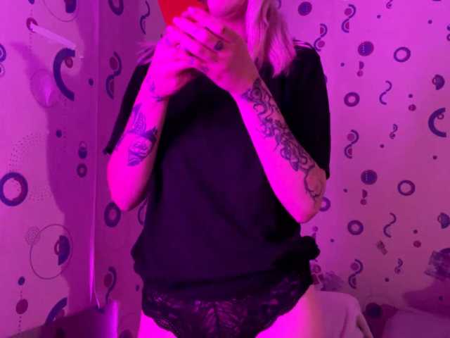 TaneshaDeglow live cam on BongaCams