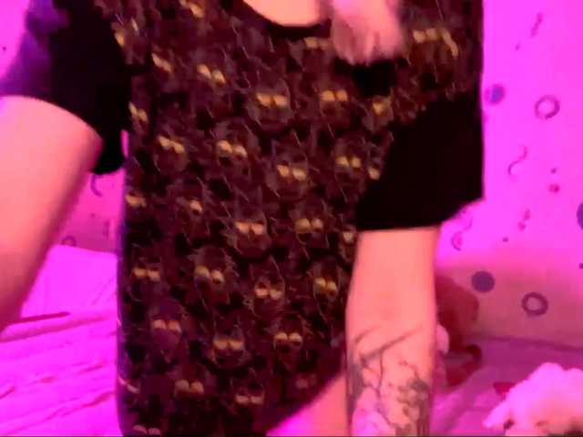 TaneshaDeglow live cam on BongaCams