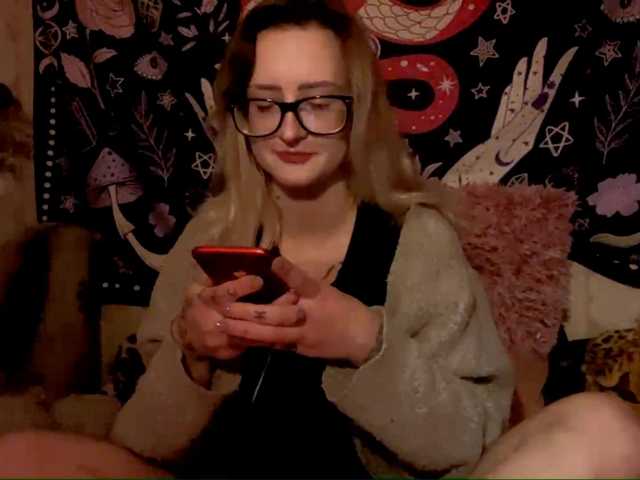 TaneshaDeglow live cam on BongaCams