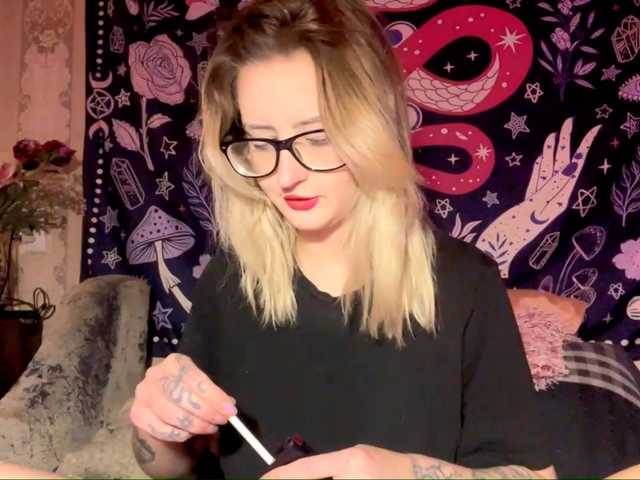 TaneshaDeglow live cam on BongaCams