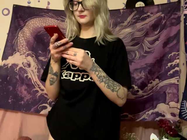 TaneshaDeglow live cam on BongaCams
