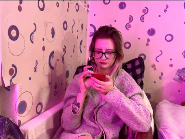 TaneshaDeglow live cam on BongaCams