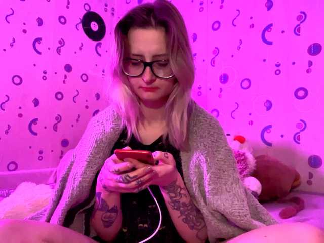 TaneshaDeglow live cam on BongaCams