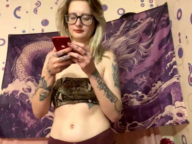 TaneshaDeglow live cam on BongaCams