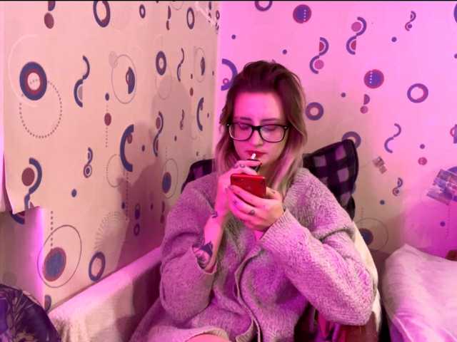 TaneshaDeglow live cam on BongaCams