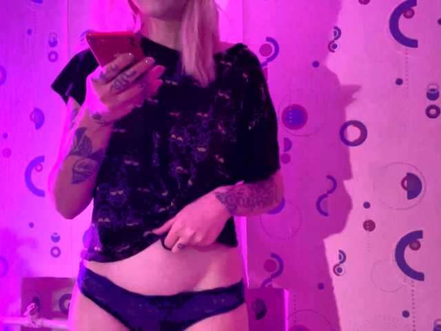 TaneshaDeglow live cam on BongaCams