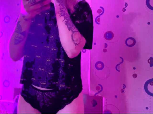 TaneshaDeglow live cam on BongaCams