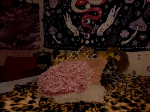 TaneshaDeglow live cam on BongaCams
