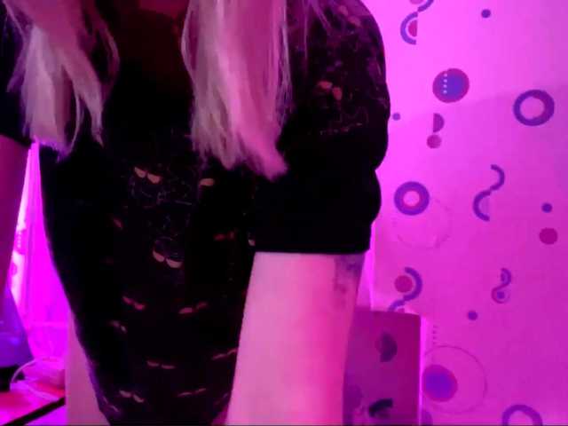 TaneshaDeglow live cam on BongaCams